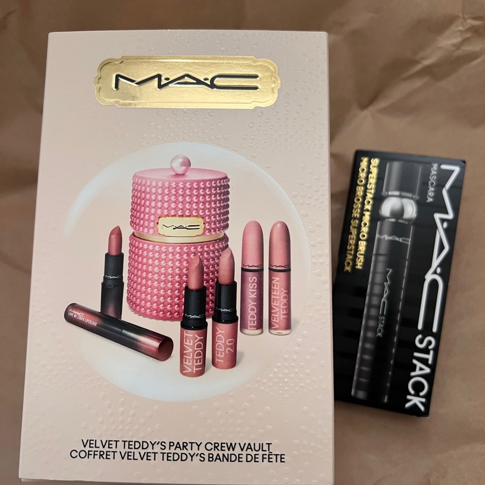 Mac Cosmetics Velvet Teddy's Party Crew Vault